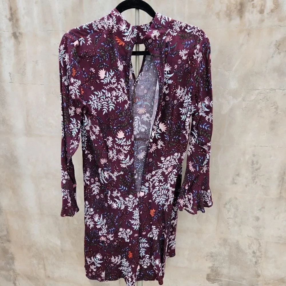 Two arrows dark floral keyhole bell sleeve dress - Picture 2 of 8